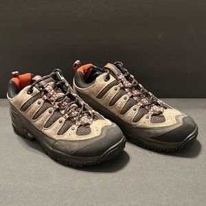 NWOT Columbia Sawtooth Hiking Shoes Men 8